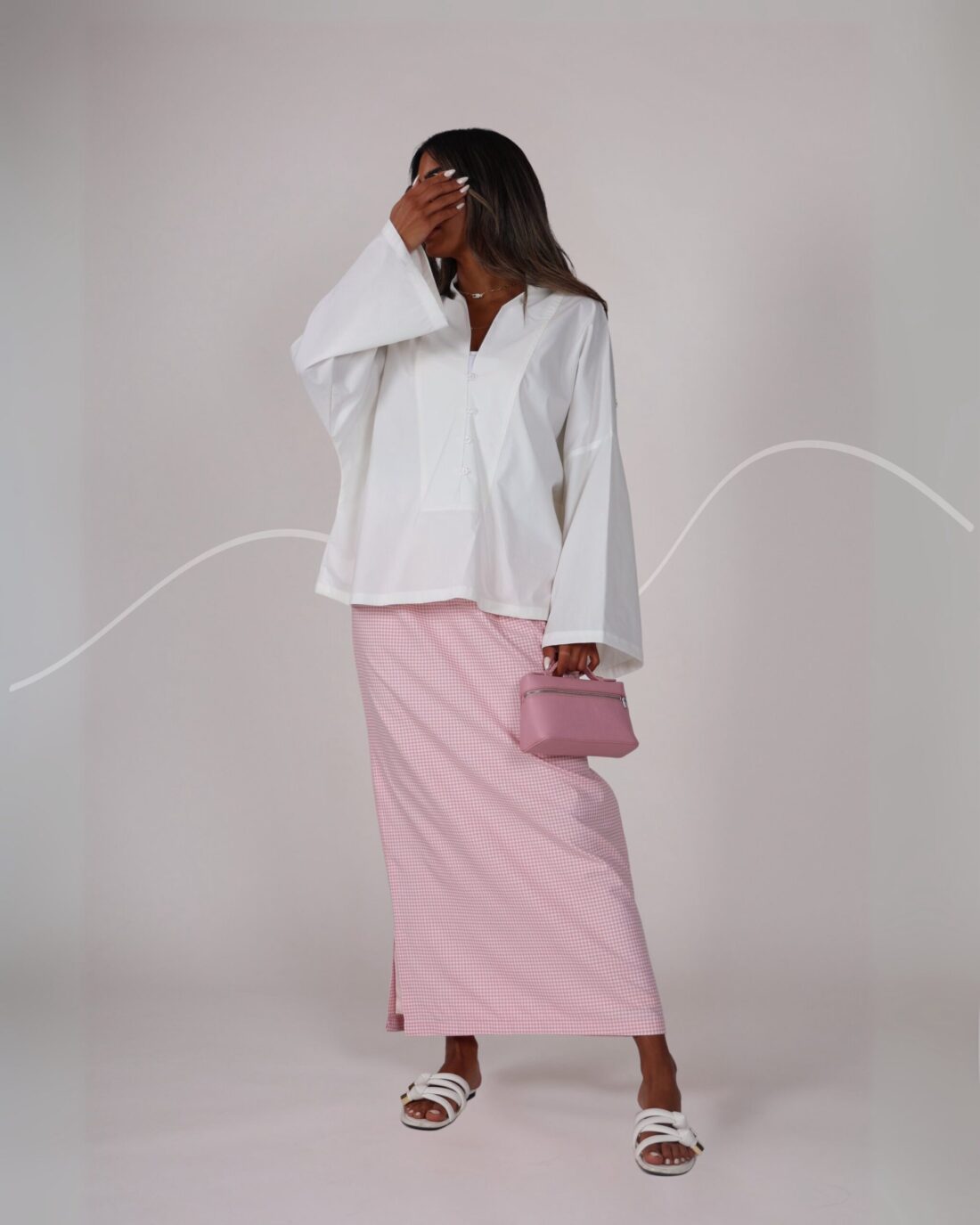 White shirt with pink skirt - Image 3