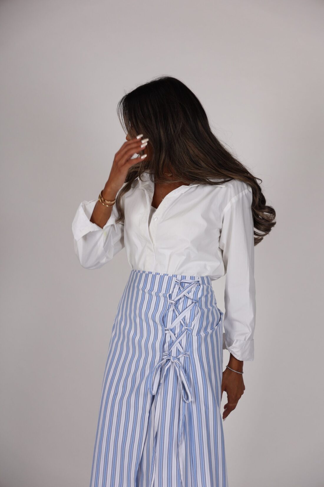 White shirt +wrapped skirt - Image 4