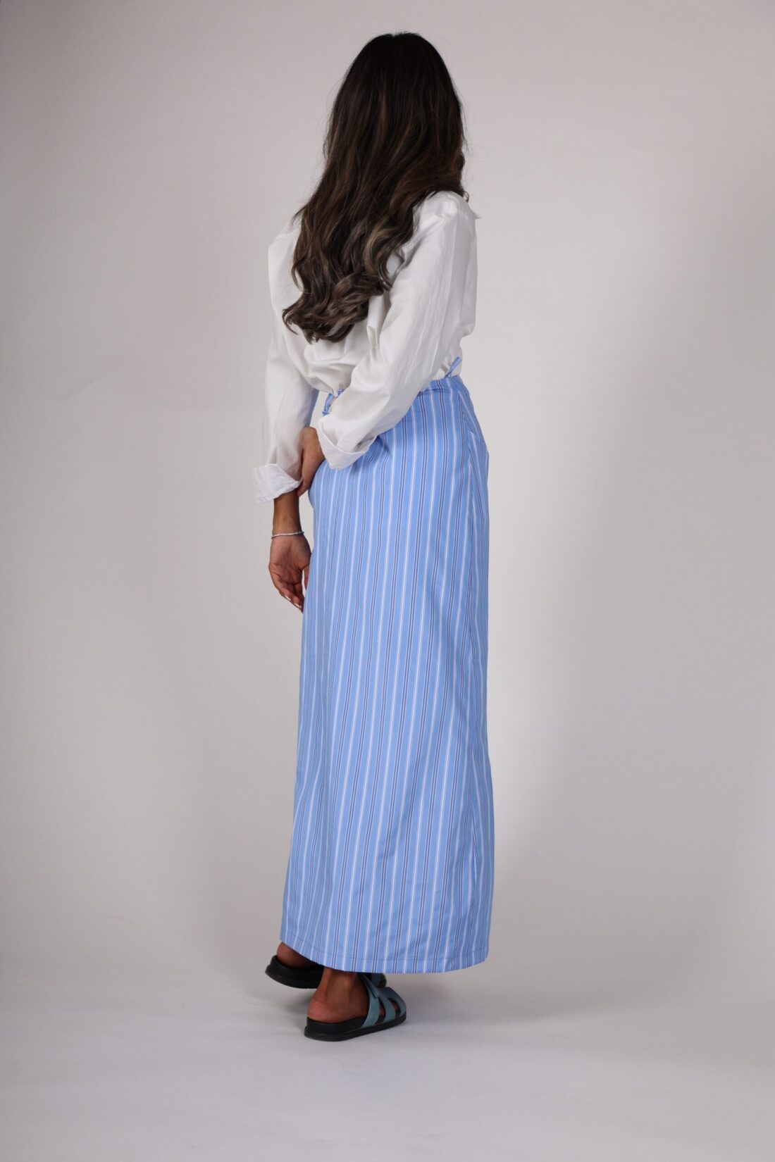 White shirt with wrapped skirt - Image 4